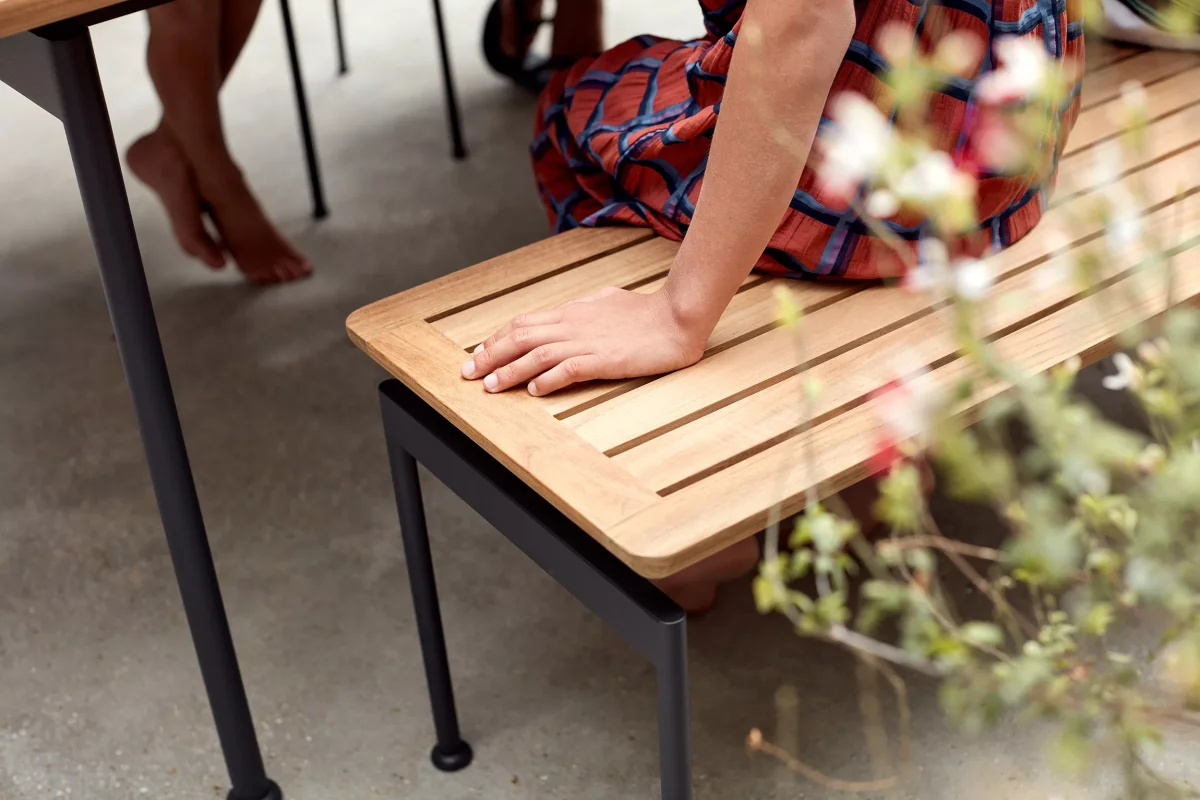 LAYOUT NARROW LOW TABLE 160 RECTANGULAR WITH TEAK TOP (POWDER COATED) (FORGE GREY FRAME) - Image 3